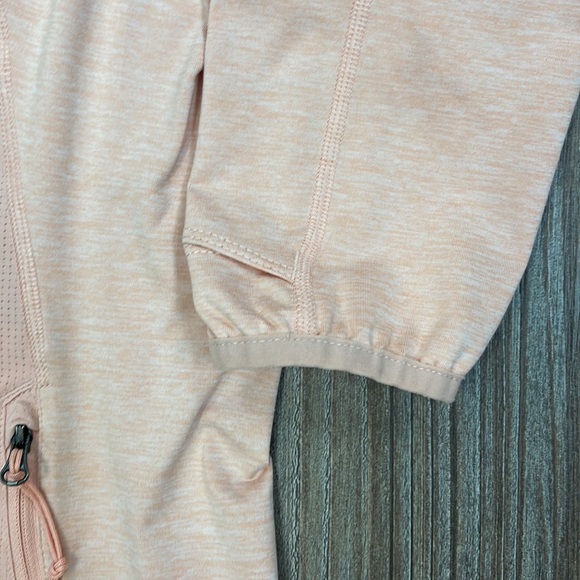 Columbia women’s light jacket large. Vented The color is  peach. - Picture 7 of 10